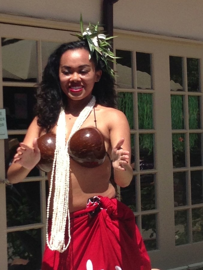 Manea Events outdoor luau celebration with guests in San Diego